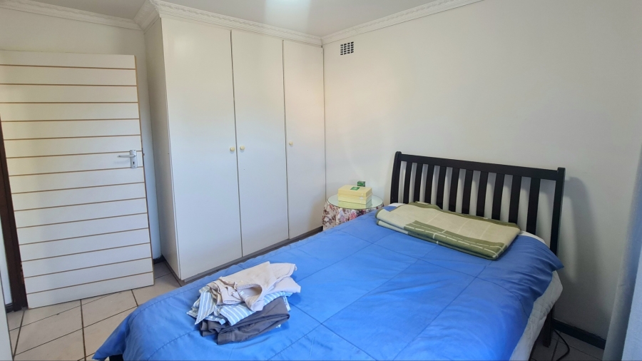 5 Bedroom Property for Sale in Hornlee East Western Cape